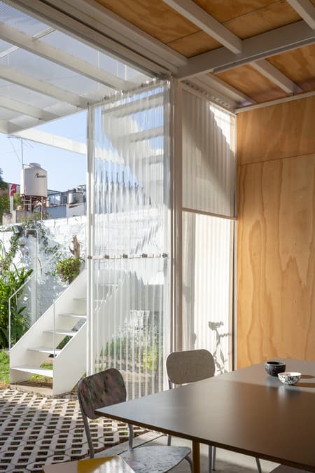 Proyecto Mutan workshop and showroom
